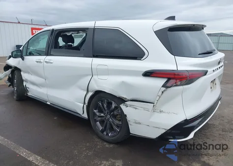 2021 Toyota Sienna Xse z USA, uszkodzony, nr VIN 5TDXRKEC9MS037926